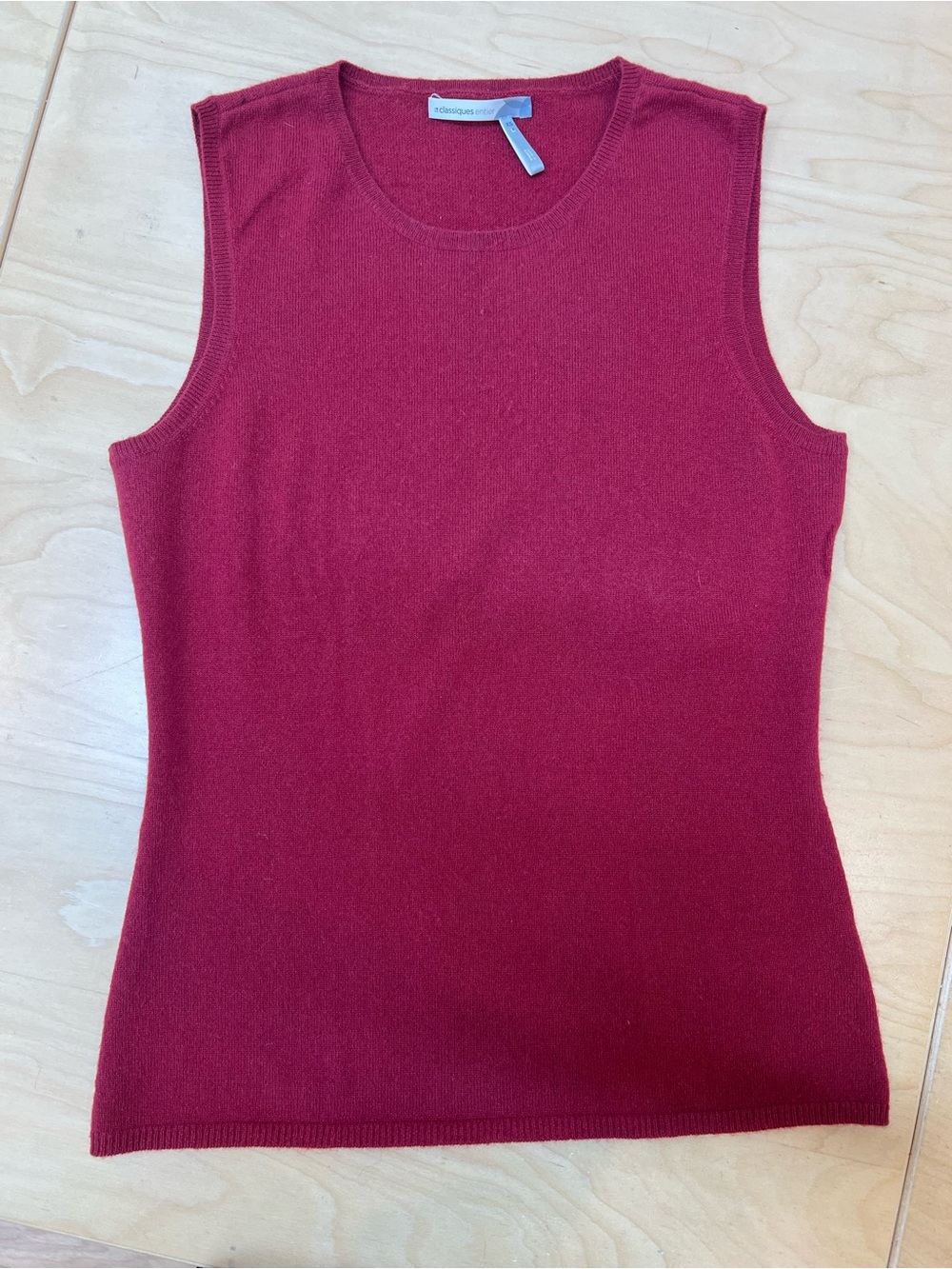 Sleeveless 100% Cashmere Top size XS in Berry by”Classiques entier”